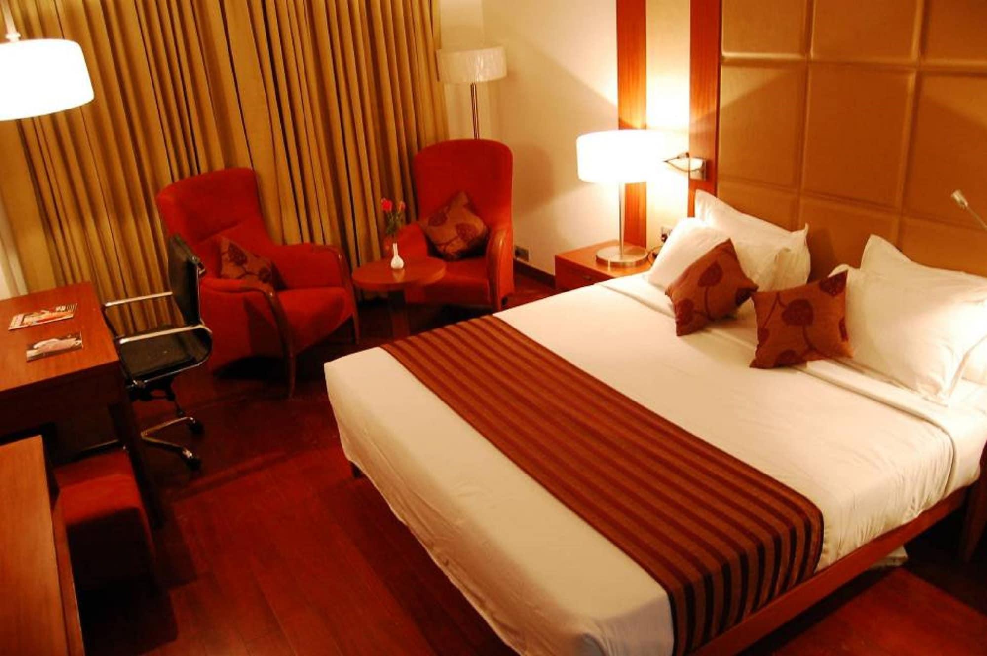 The Cambay Grand Hotel Ахмедабад Екстериор снимка
