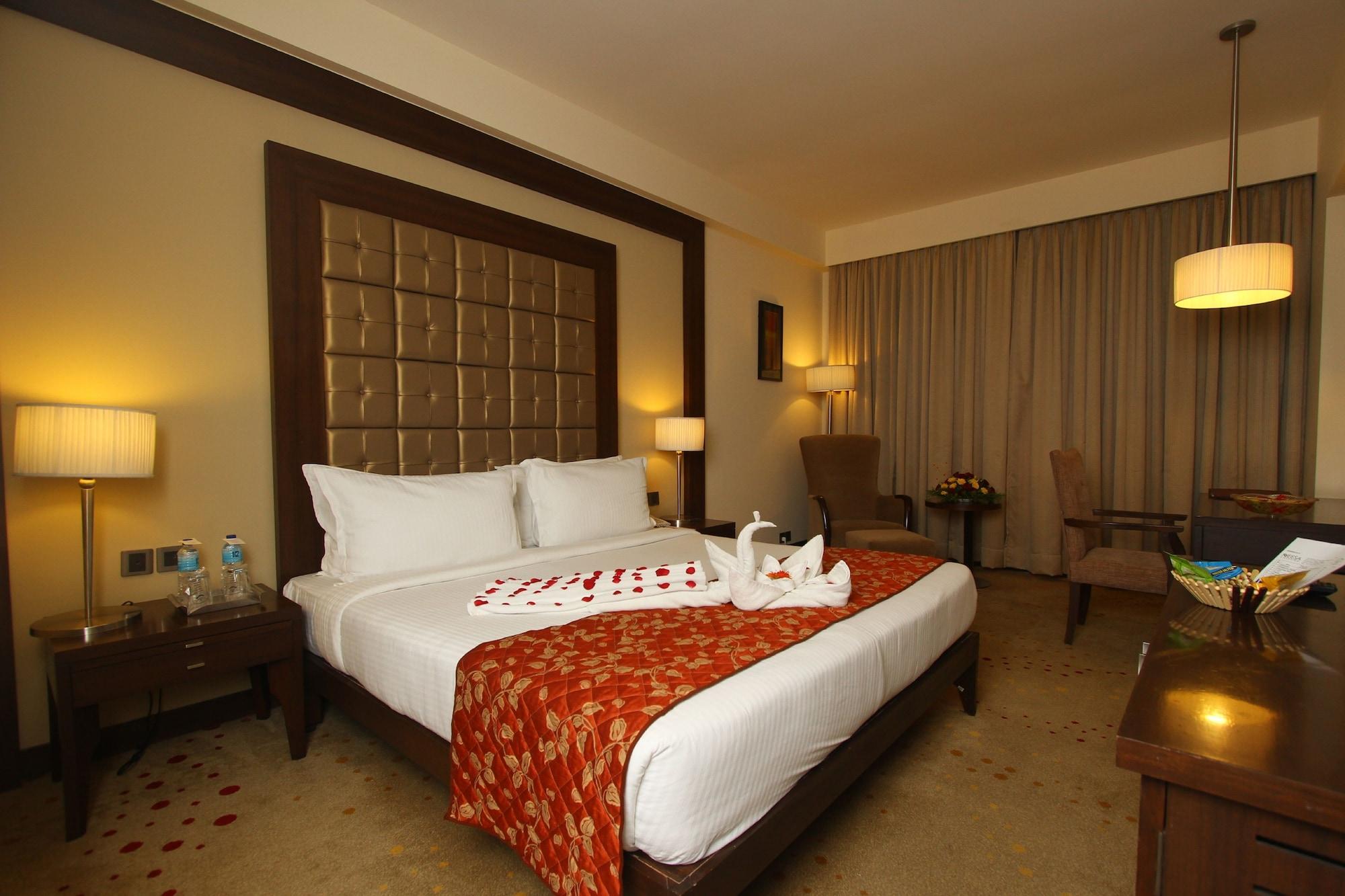 The Cambay Grand Hotel Ахмедабад Екстериор снимка