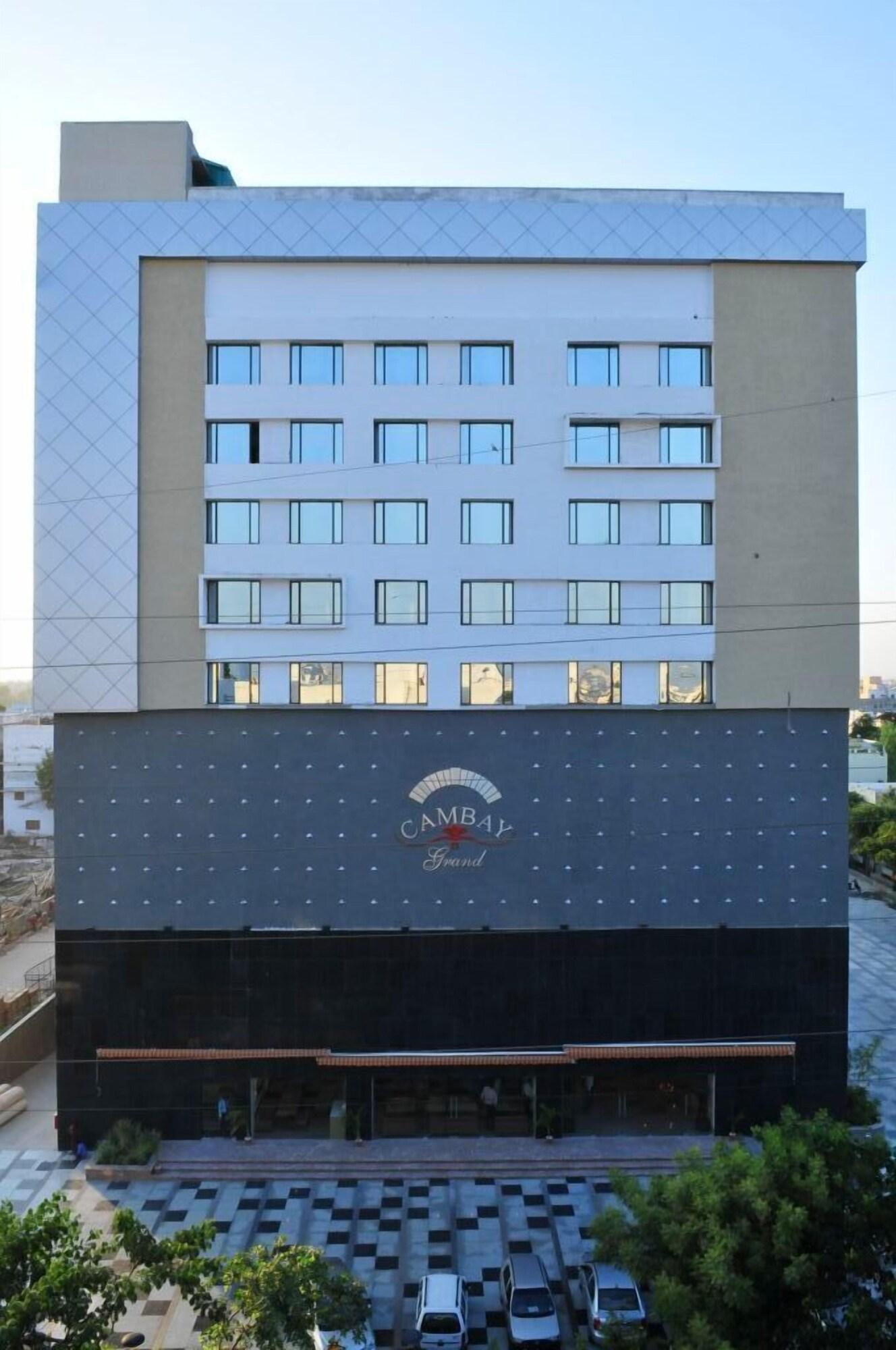 The Cambay Grand Hotel Ахмедабад Екстериор снимка