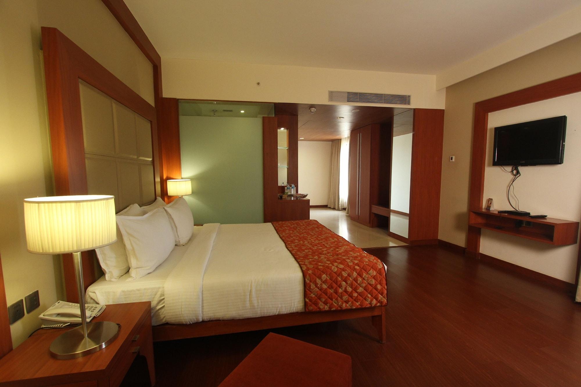 The Cambay Grand Hotel Ахмедабад Екстериор снимка