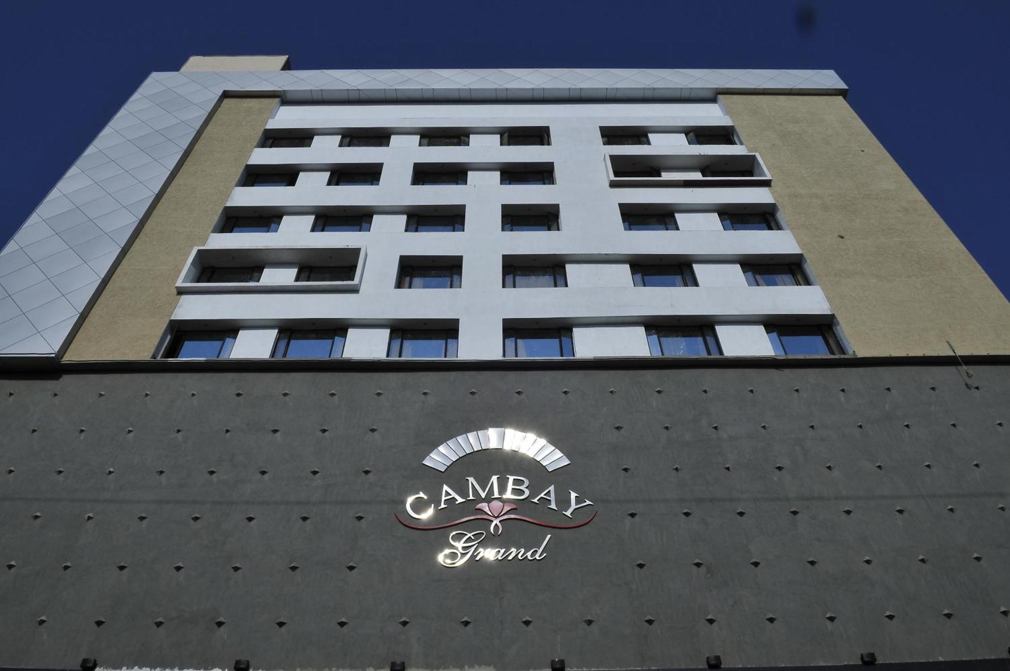 The Cambay Grand Hotel Ахмедабад Екстериор снимка