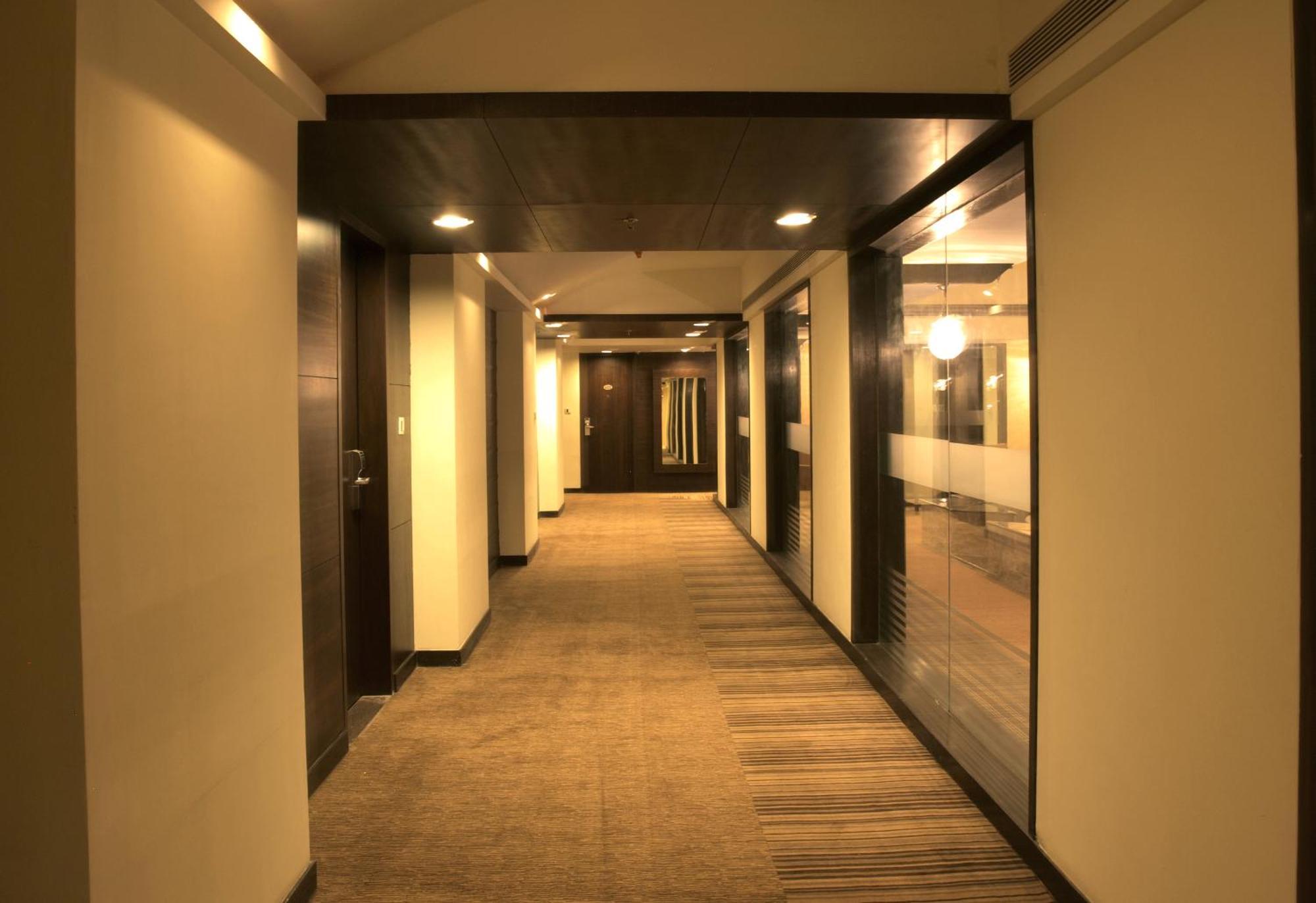 The Cambay Grand Hotel Ахмедабад Екстериор снимка