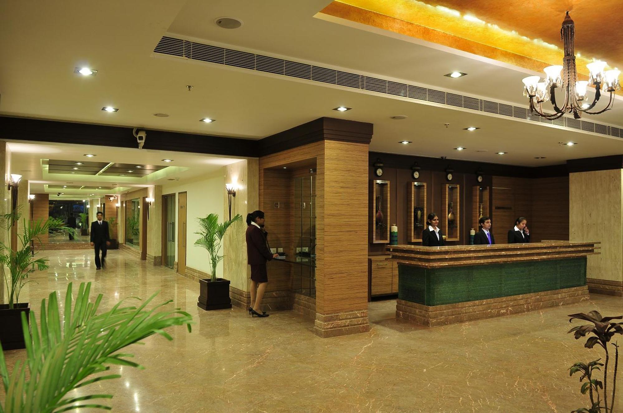 The Cambay Grand Hotel Ахмедабад Екстериор снимка