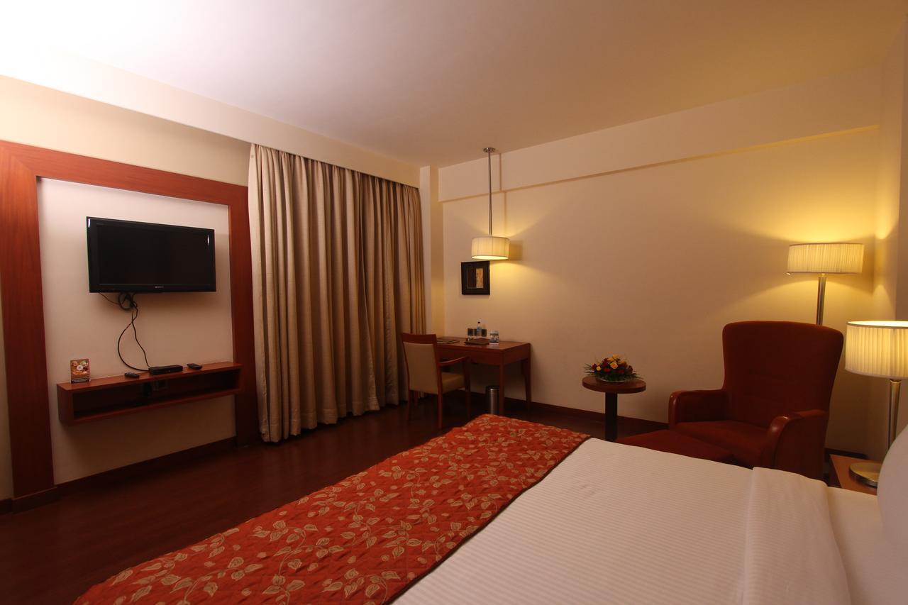 The Cambay Grand Hotel Ахмедабад Екстериор снимка