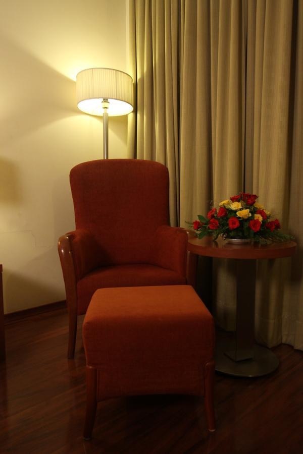 The Cambay Grand Hotel Ахмедабад Екстериор снимка