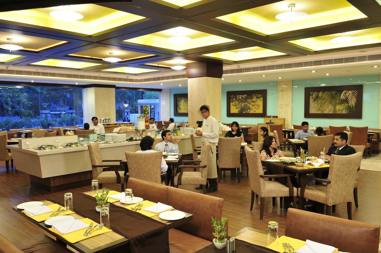 The Cambay Grand Hotel Ахмедабад Екстериор снимка