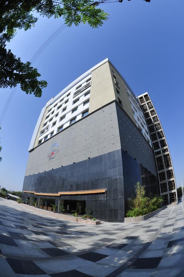 The Cambay Grand Hotel Ахмедабад Екстериор снимка