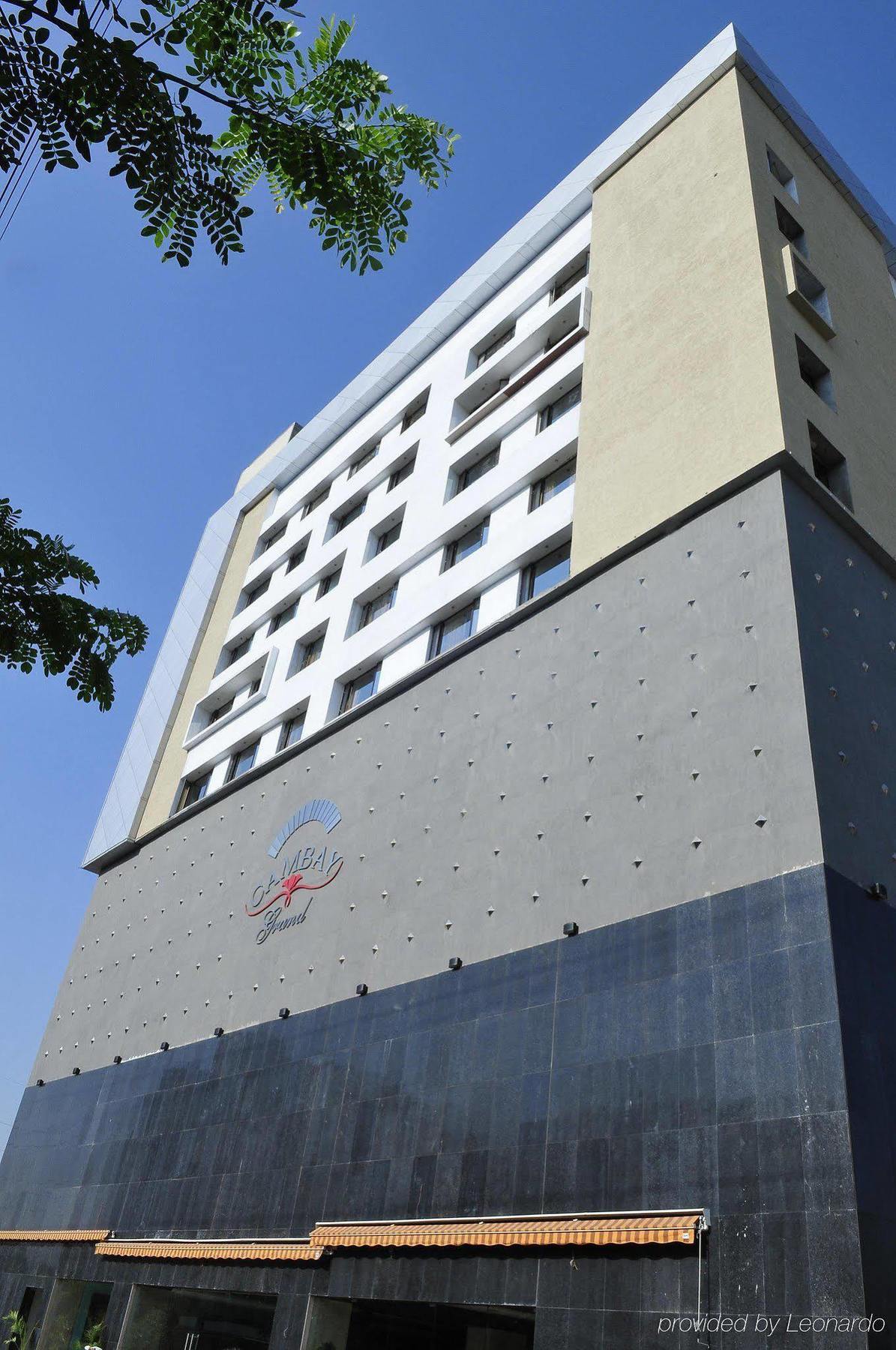 The Cambay Grand Hotel Ахмедабад Екстериор снимка