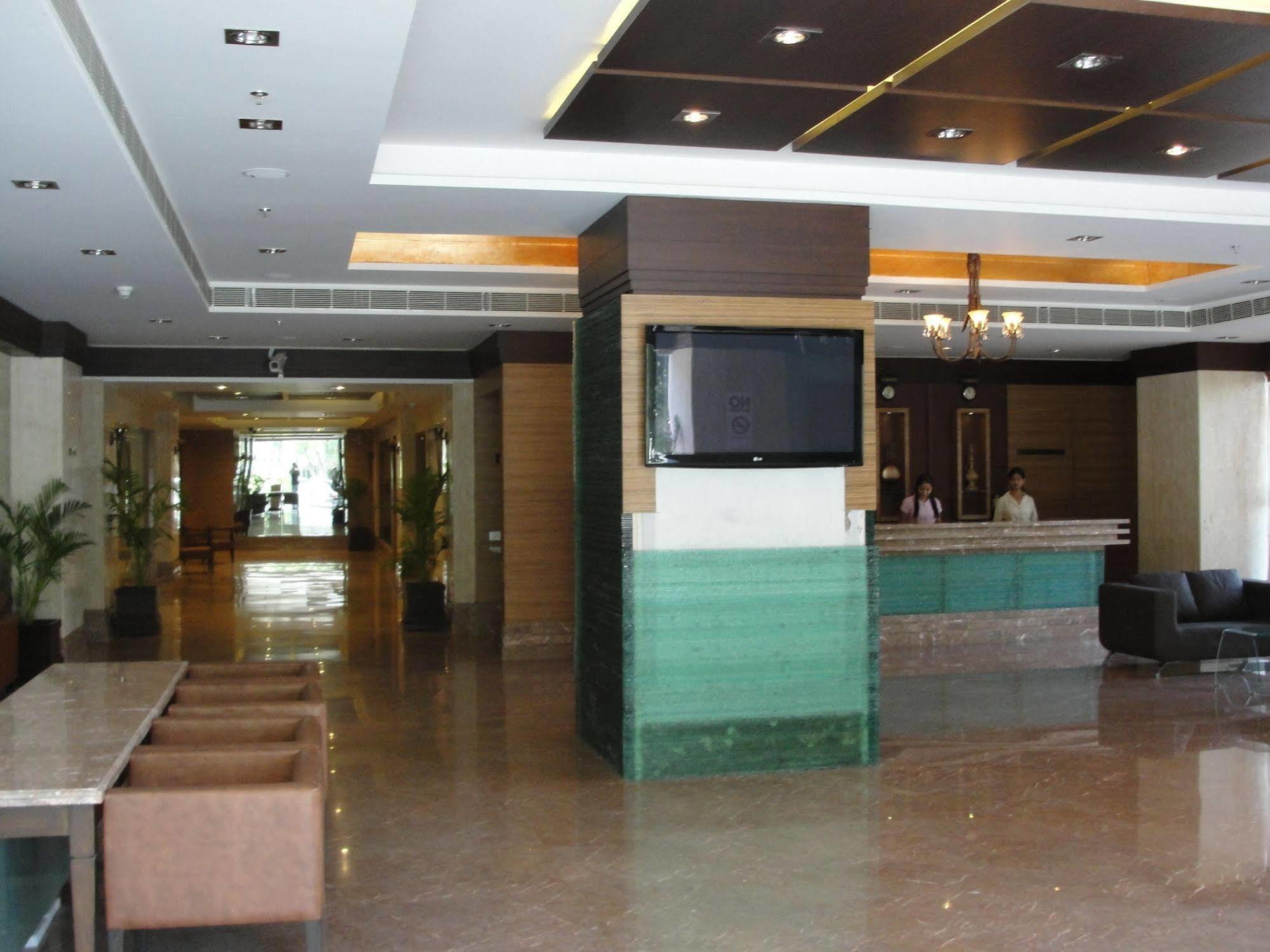 The Cambay Grand Hotel Ахмедабад Екстериор снимка
