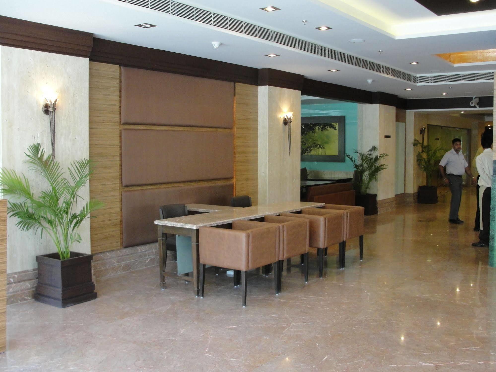 The Cambay Grand Hotel Ахмедабад Екстериор снимка