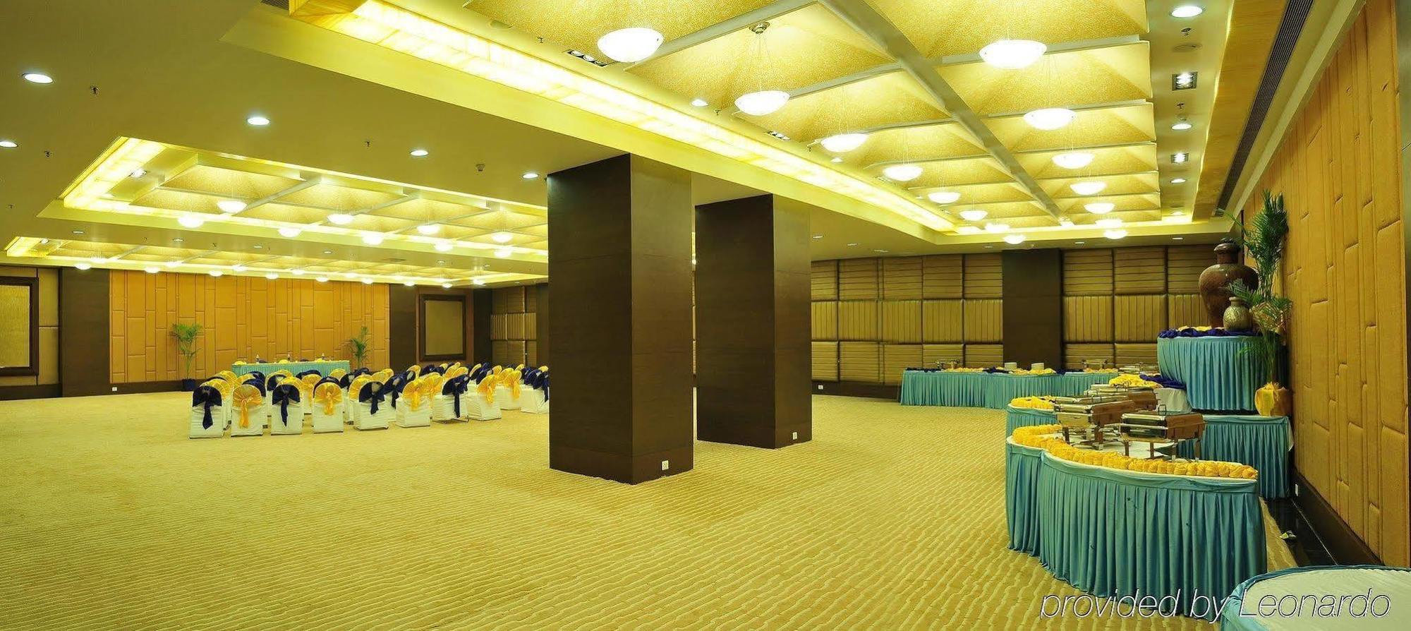 The Cambay Grand Hotel Ахмедабад Ресторант снимка