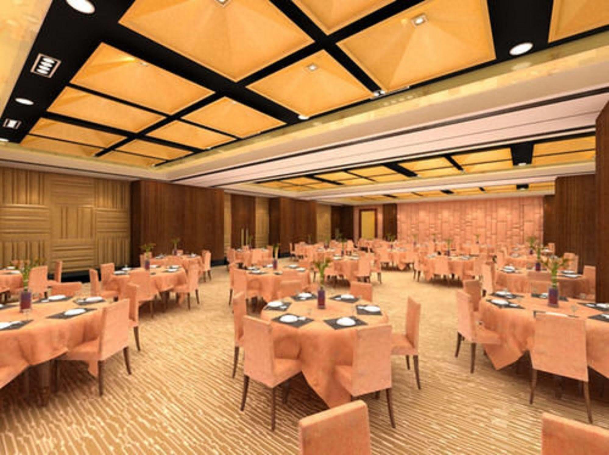 The Cambay Grand Hotel Ахмедабад Екстериор снимка