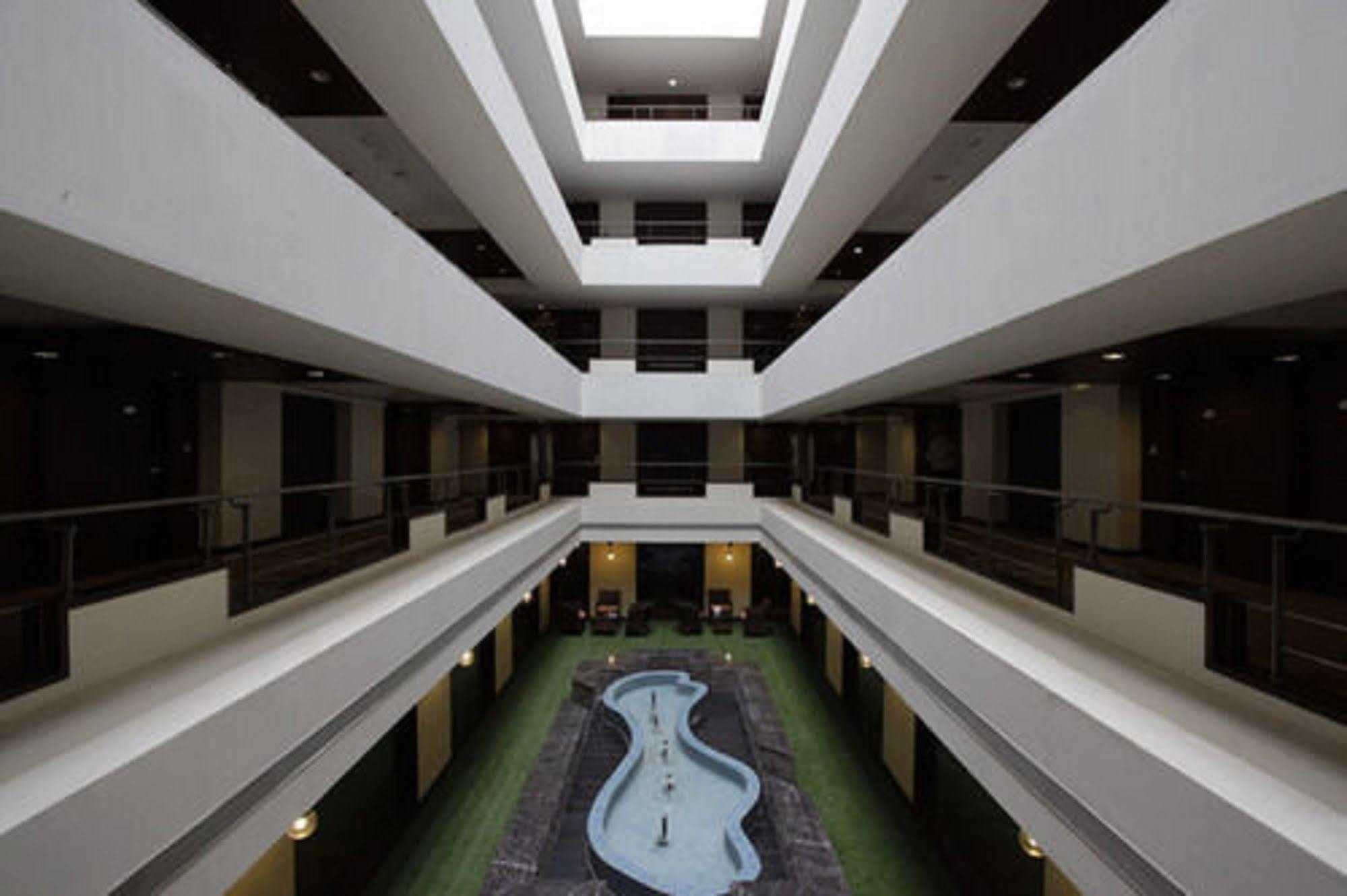 The Cambay Grand Hotel Ахмедабад Екстериор снимка
