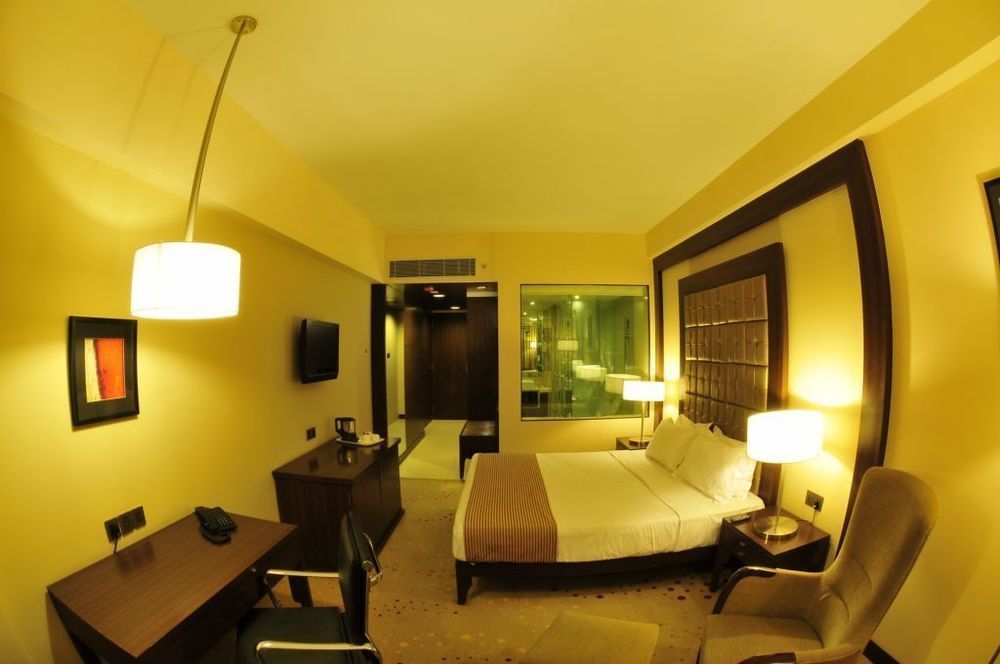 The Cambay Grand Hotel Ахмедабад Екстериор снимка