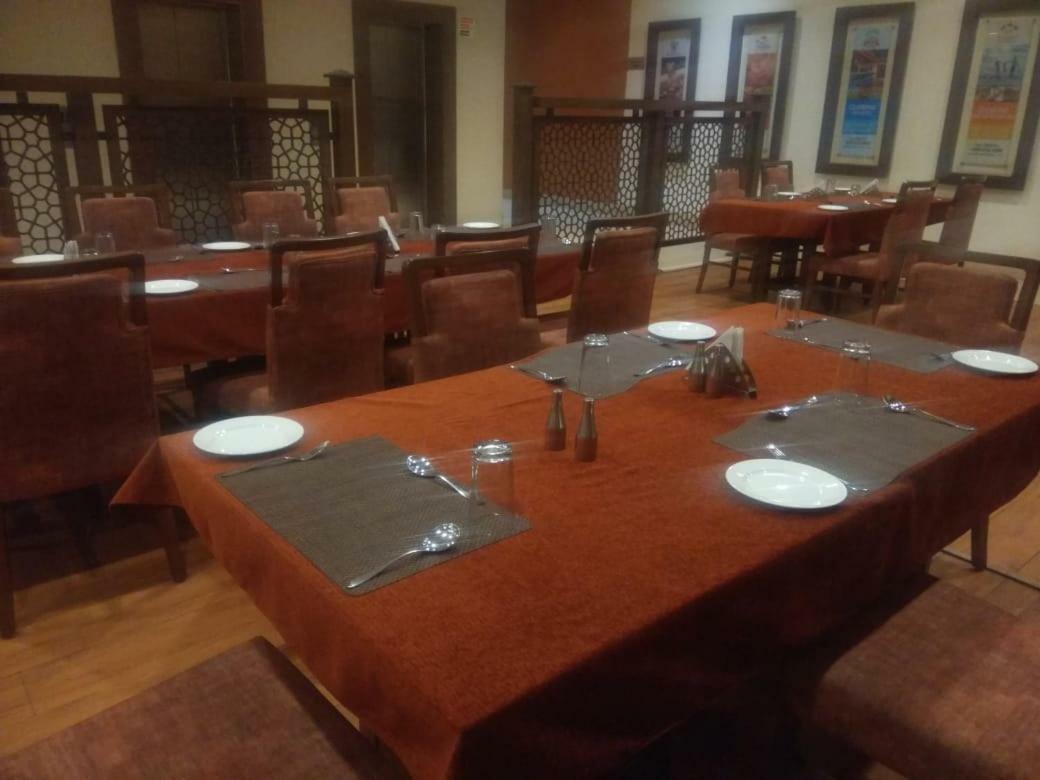 The Cambay Grand Hotel Ахмедабад Екстериор снимка